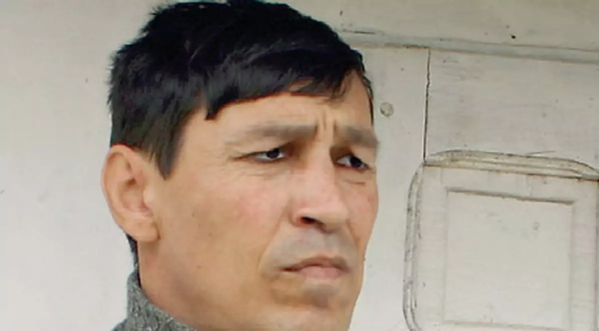 «Îi îngrijeşte mai bine decât mama lor»