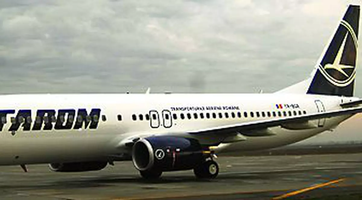 Tarom a scos vinul din meniul călătorilor