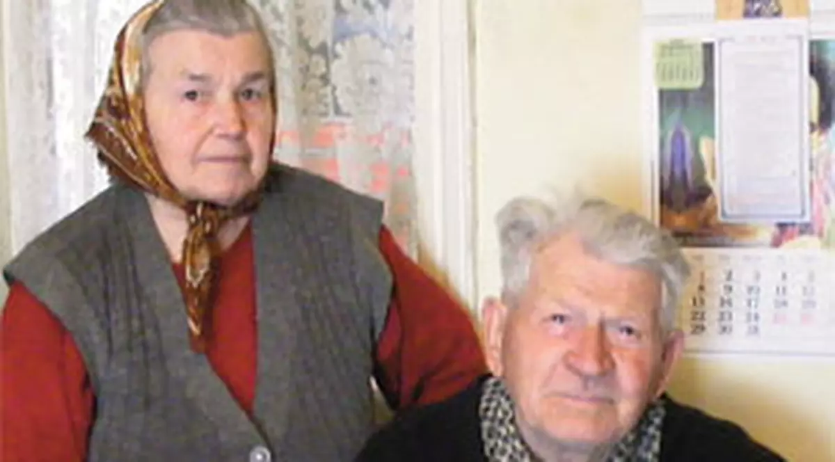 Bunicii Elenei Băsescu îşi susţin nepoata