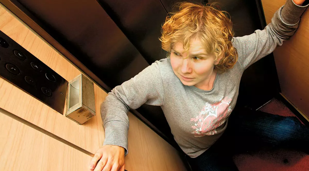 «Am senzaţia că liftul cade în gol»