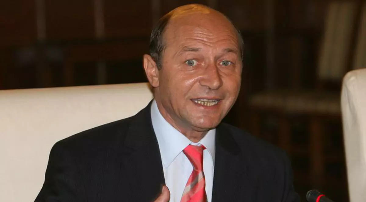 Traian Băsecu a graţiat trei persoane