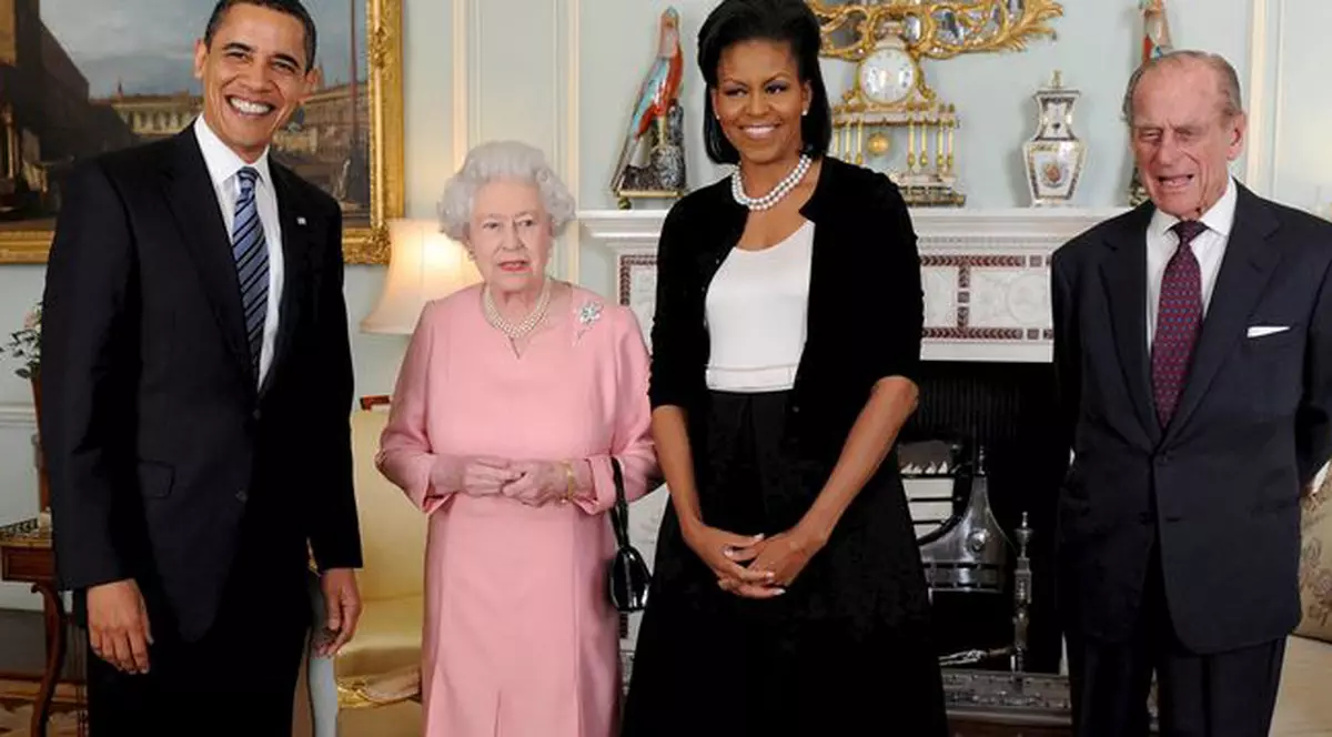 Obama i-a dat reginei Elisabeta un iPod personalizat