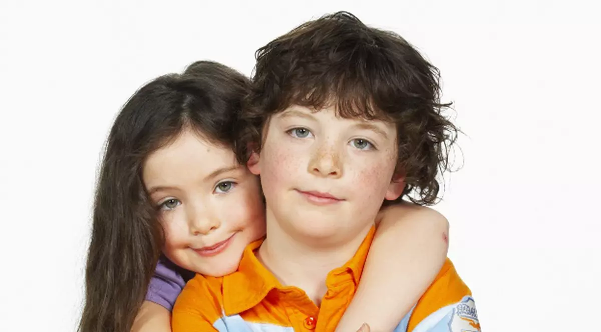 Dacă ai o soră eşti mai optimist şi mai fericit