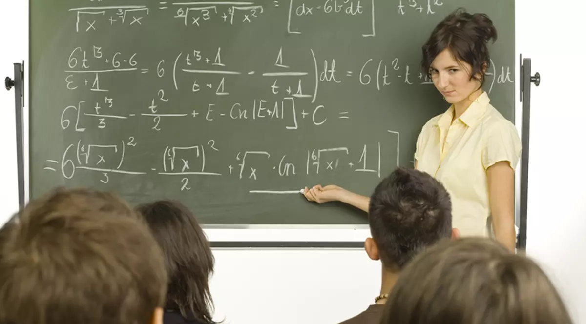 Profesorul i-a pus pe elevi să înjure