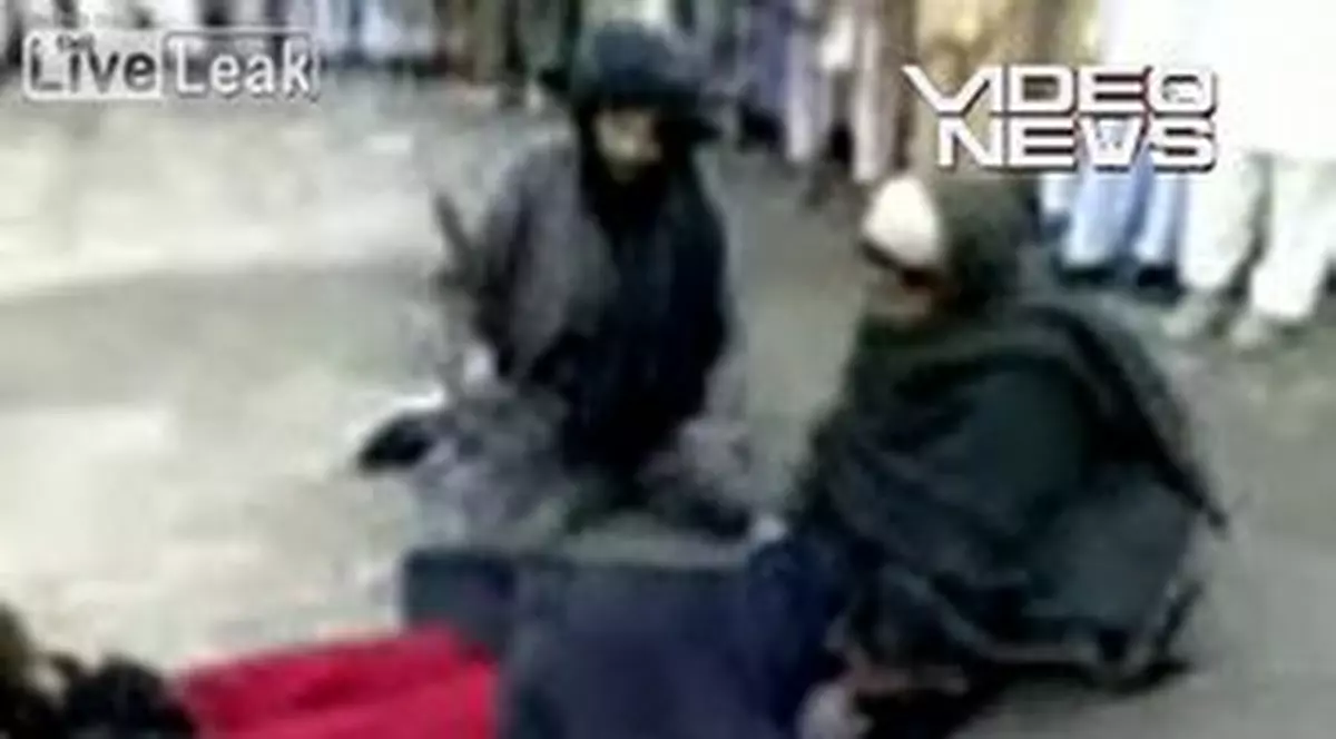 O adolescentă din Pakistan, biciuită fără milă / video