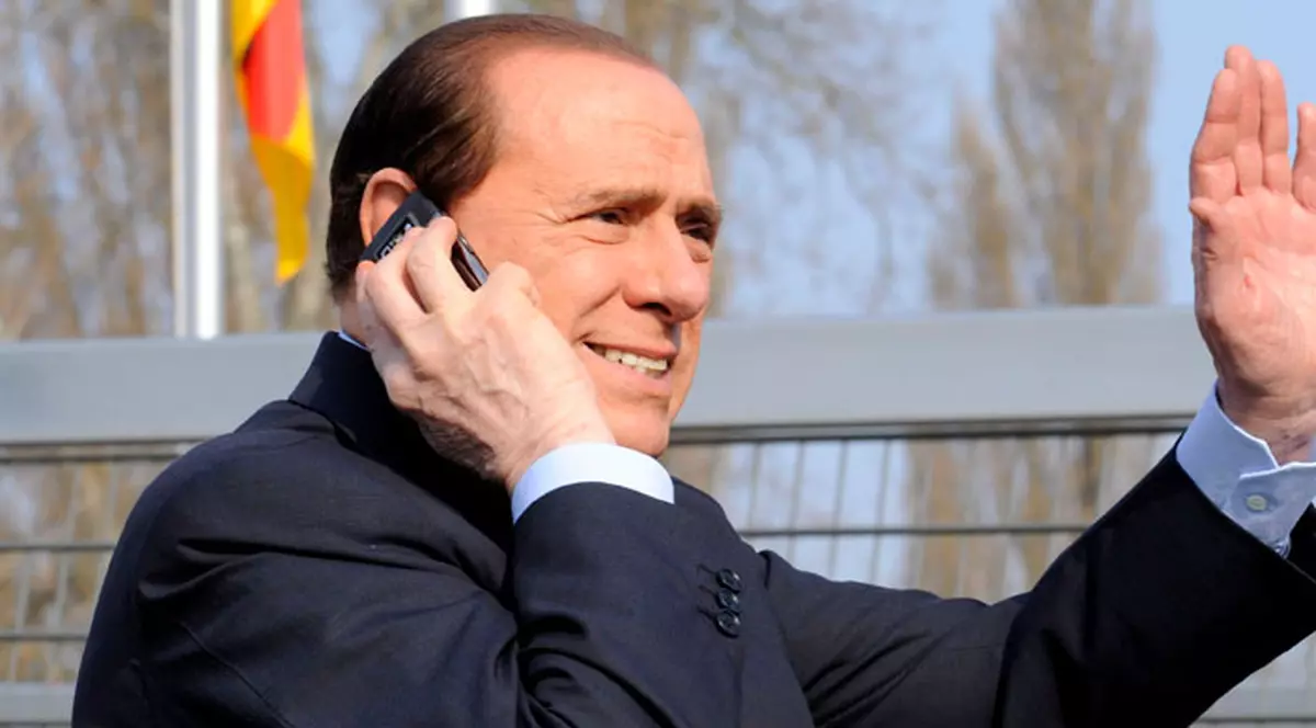 Berlusconi i-ar trimite 'la dracu'' pe ziariştii italieni