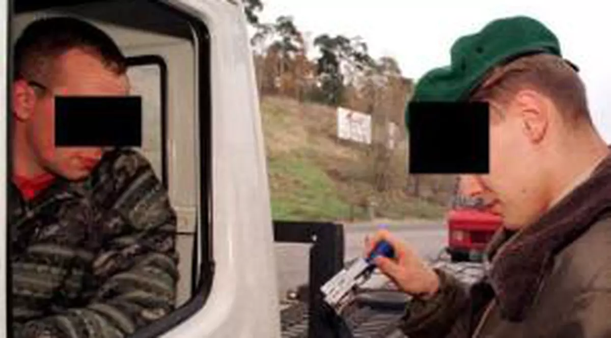 Vama Sculeni a fost complet închisă!