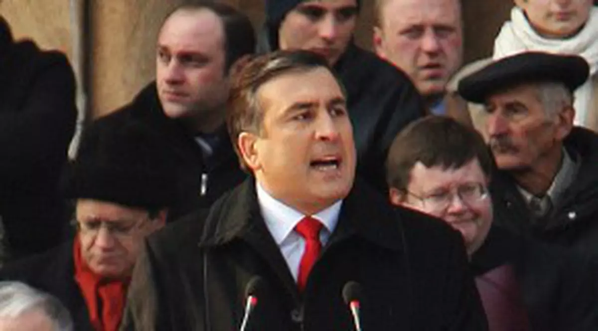 Zeci de mii de georgieni au ieşit în stradă 