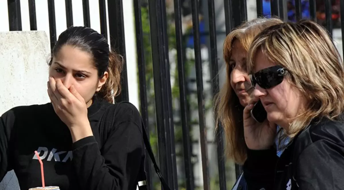 A rănit trei persoane, după care s-a împuşcat în zona capului