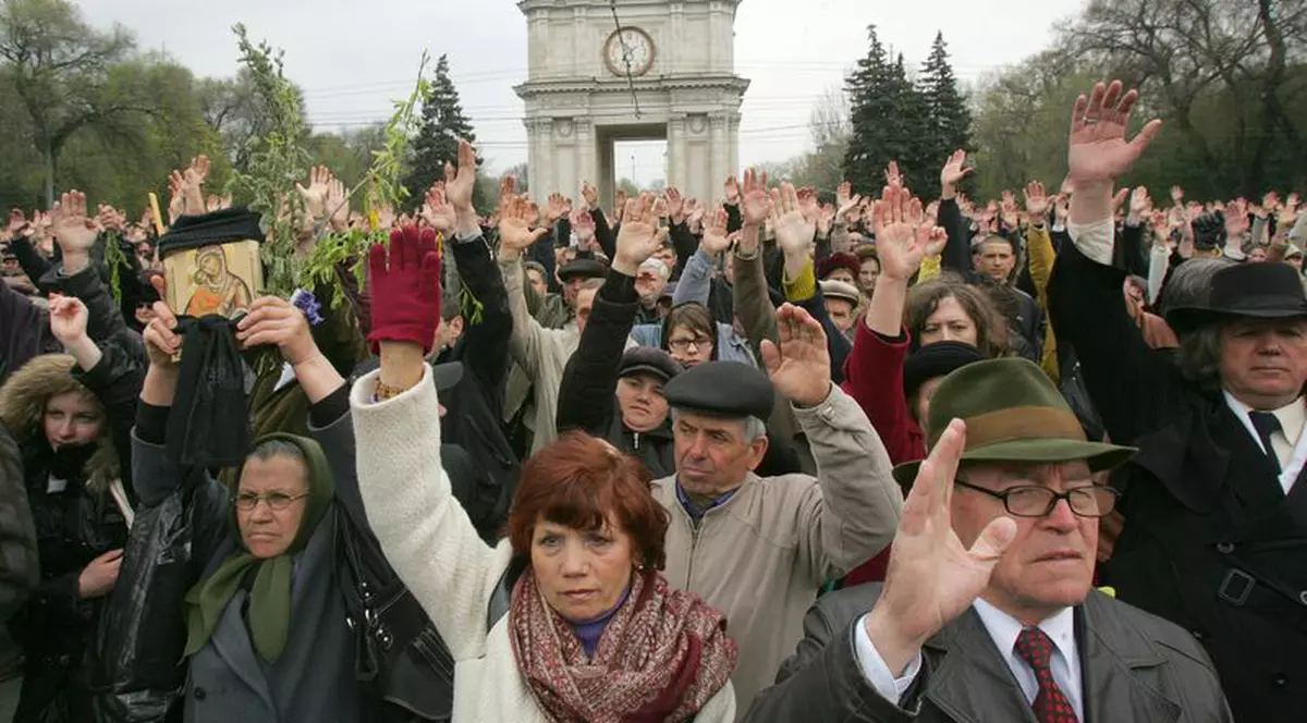 10.000 de persoane la mitingul opoziţiei de la Chişinău