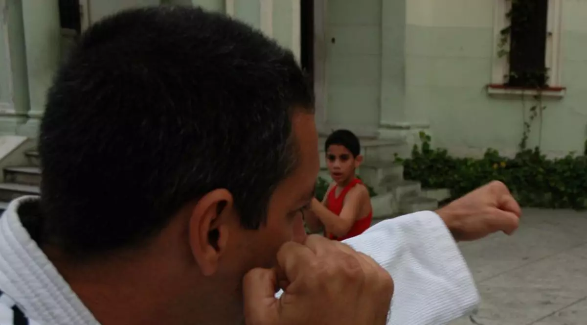 I-a omorât în bătaie pentru că aveau păduchi