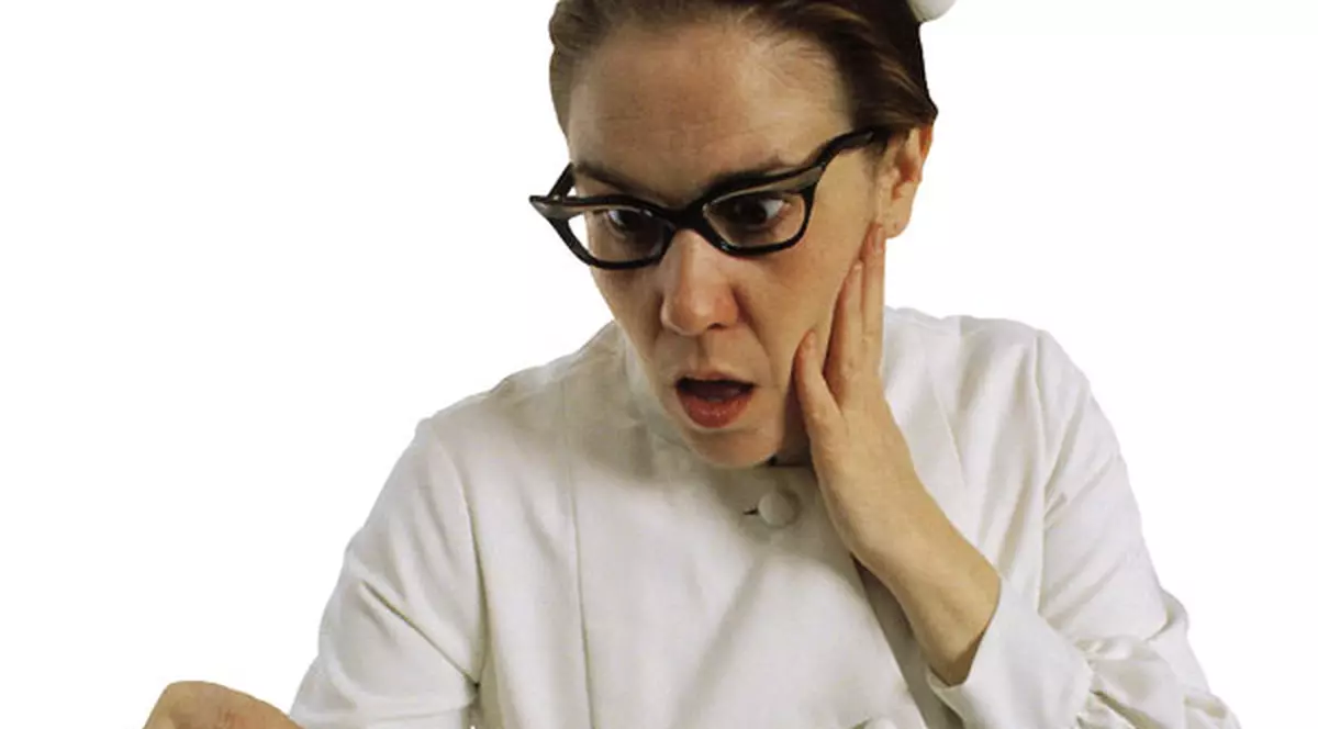 Asistentă, concediată în timpul operaţiei