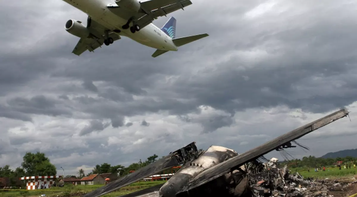Accident aviatic soldat cu morţi în Indonezia