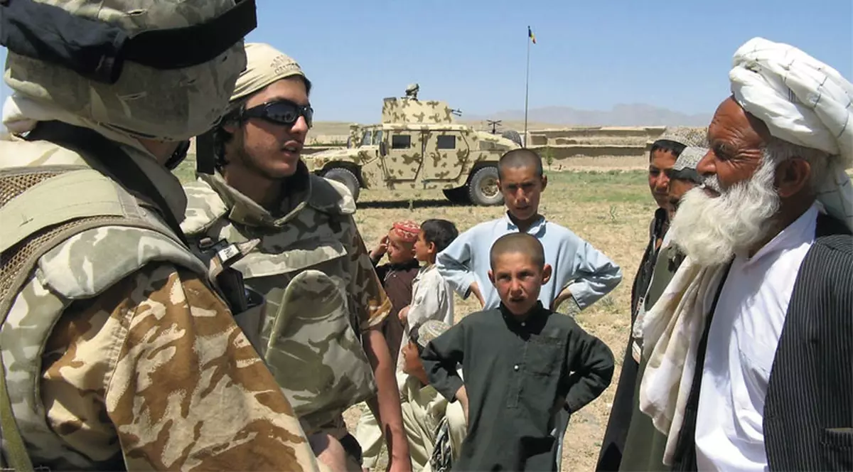 Militarii din Afganistan au sărbătorit Paştele cu ouă roşii şi miel 