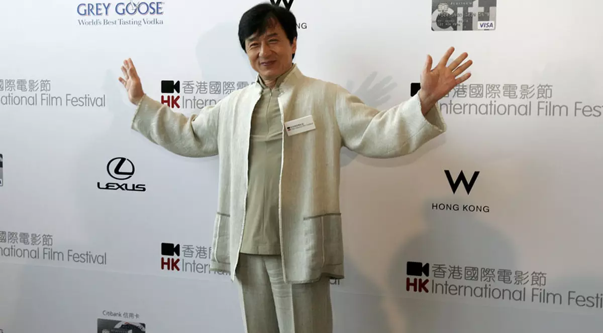 Jackie Chan crede că "poporul chinez are nevoie să fie sub control"