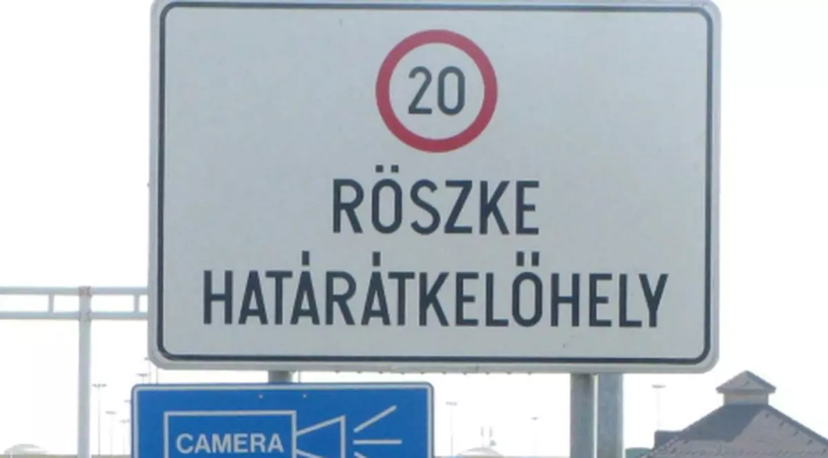 Traficanţi români de persoane, reţinuţi la graniţă