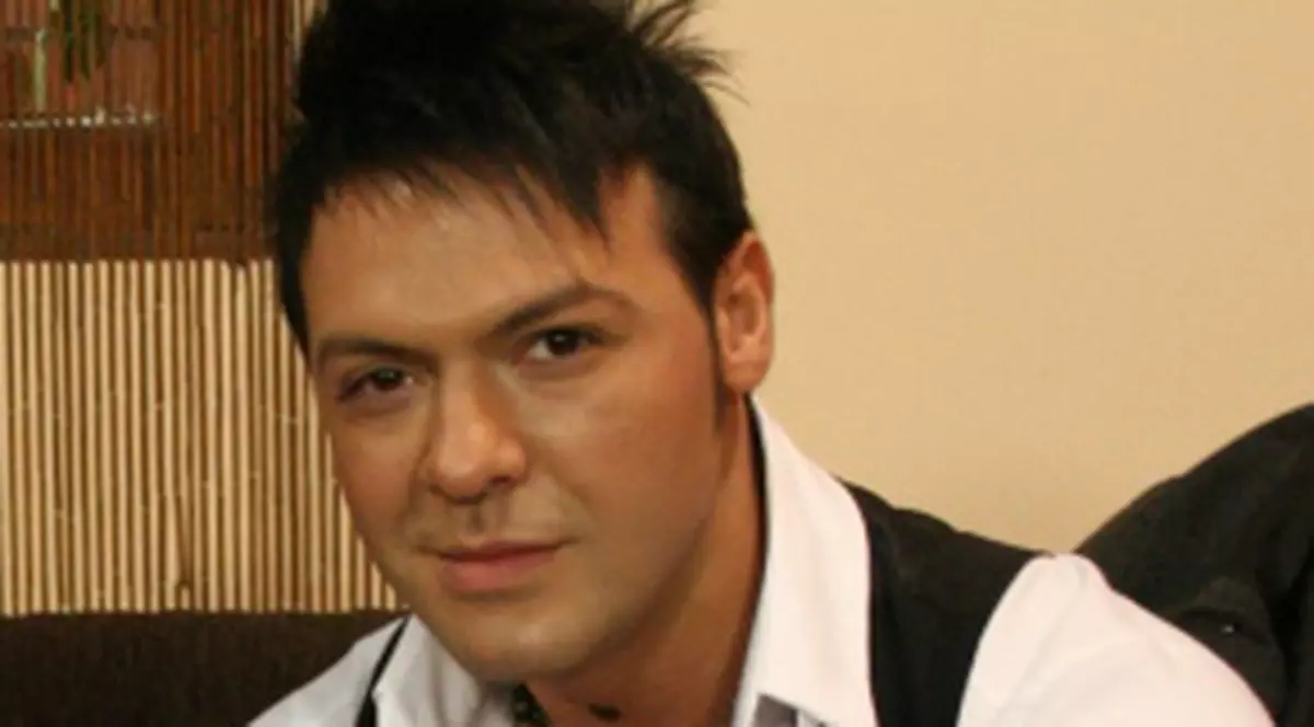 Stripperul Cornel Păsat vine la “Trăsniţi din NATO”!