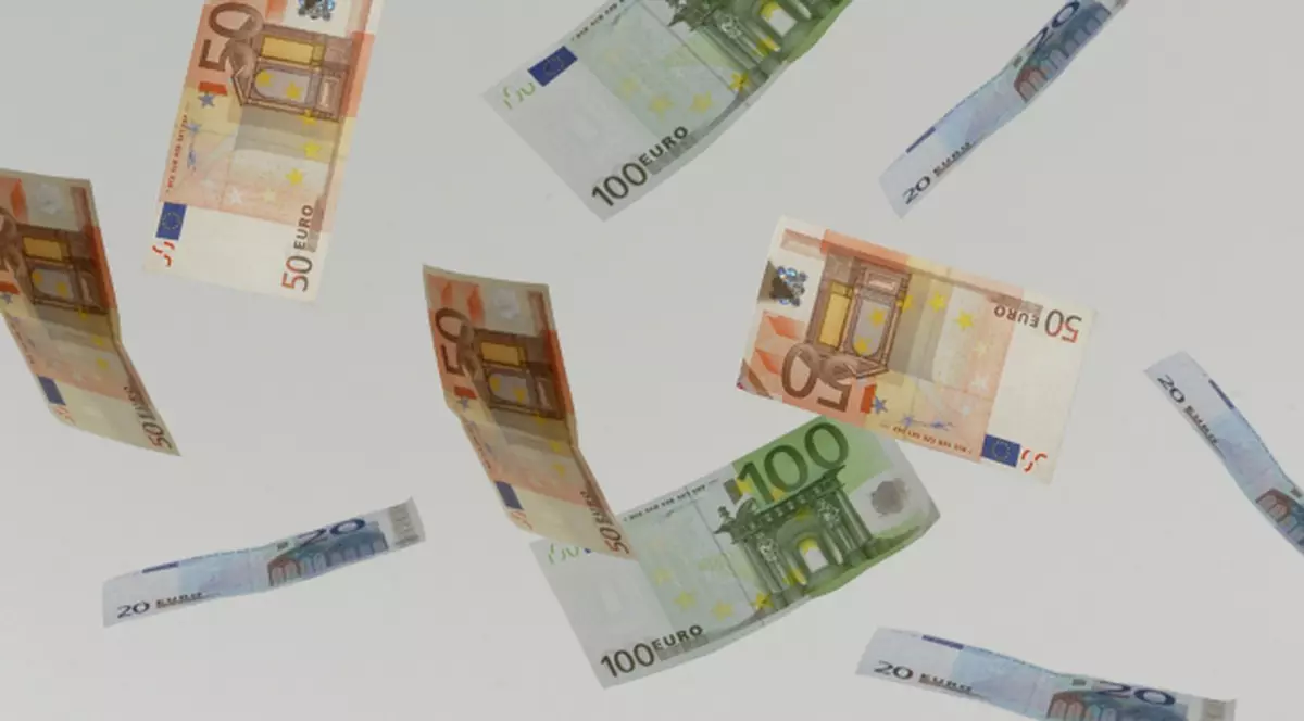 Românii din Spania îşi plătesc impozitele