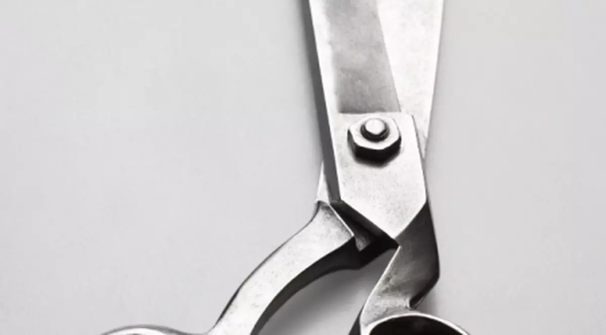 I-a intrat o foarfecă în inimă