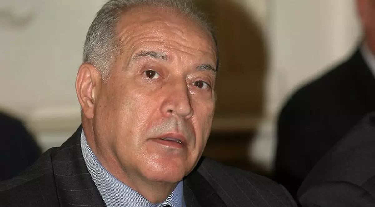 Voiculescu: “Băsescu pune pumnul în gura societăţii civile”