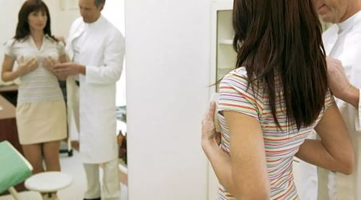 Şi-a pus silicoane pe banii statului, la 16 ani