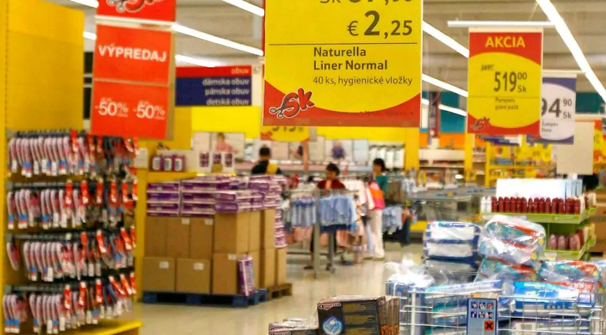 A spart un magazin, a mâncat copios şi s-a predat