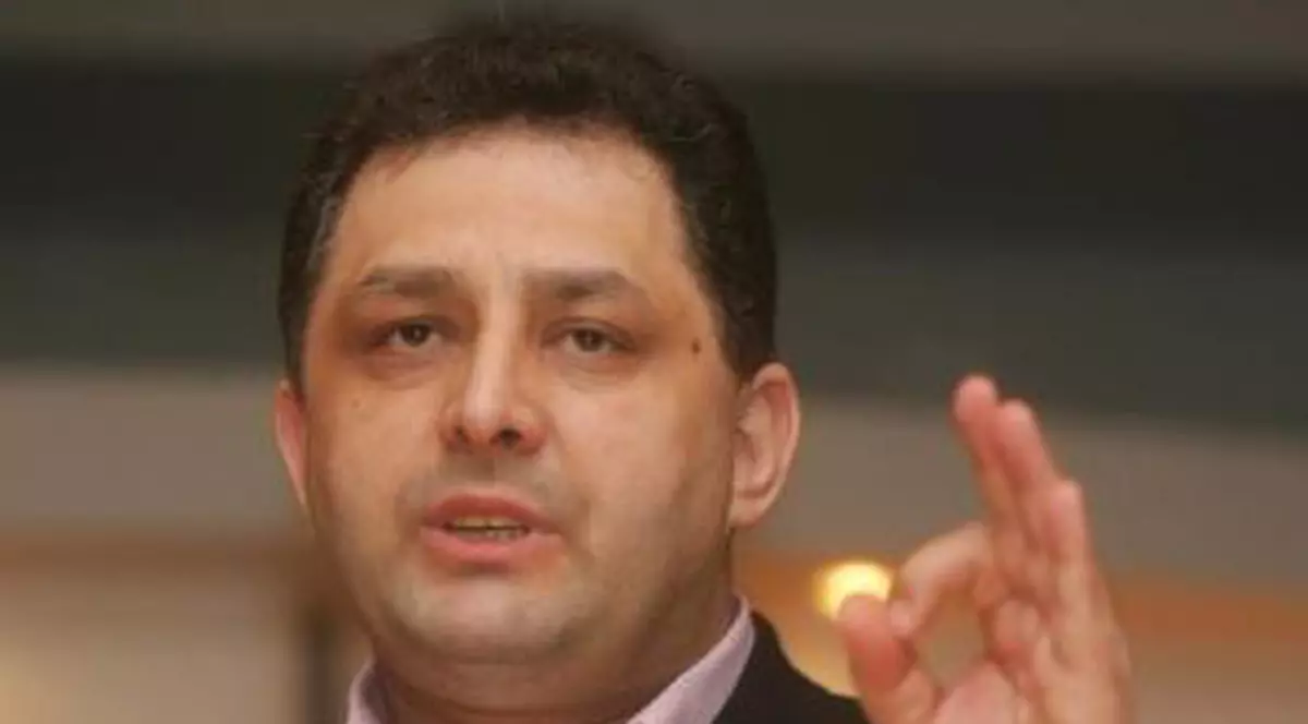 Vanghelie nu mai vrea fotomodele de 1 Mai, pentru că nu pot să care mici