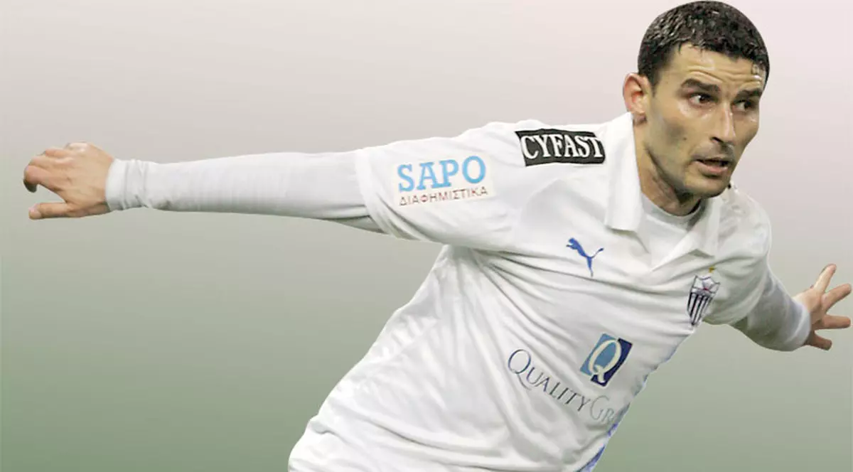 Trică face bani din pantofii soţiei