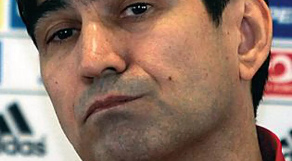 Selecţionerul, păzit de 10 bodyguarzi 