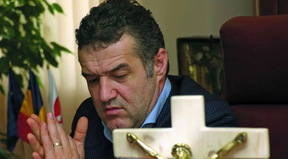 Ține post şi se roagă în arest