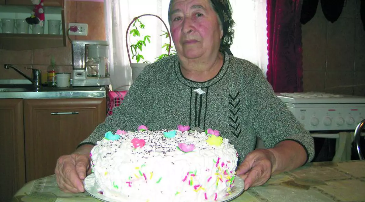 Poftiţi la tort din 3 ciocolate!