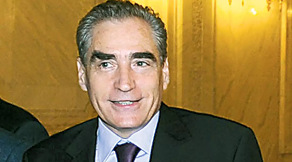 Roman a dat mai mulţi bani la PNL decât Tăriceanu şi Antonescu