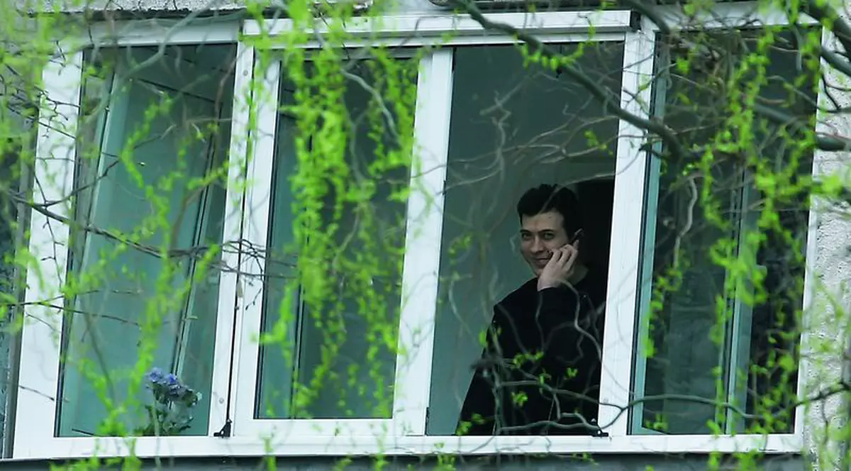 Uite-l cum se relaxează!