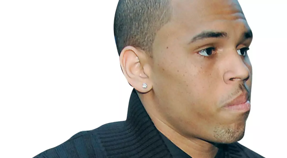 Chris Brown a căzut în patima alcoolului