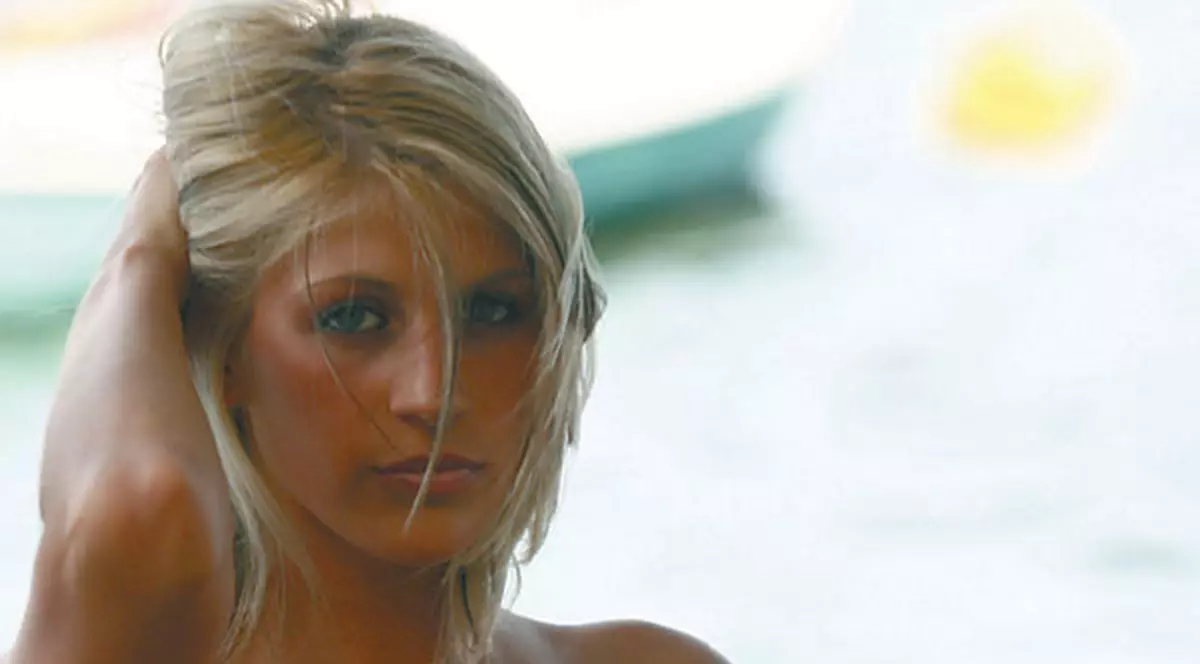 Luaţi-o pe Carla, aduce multe voturi!