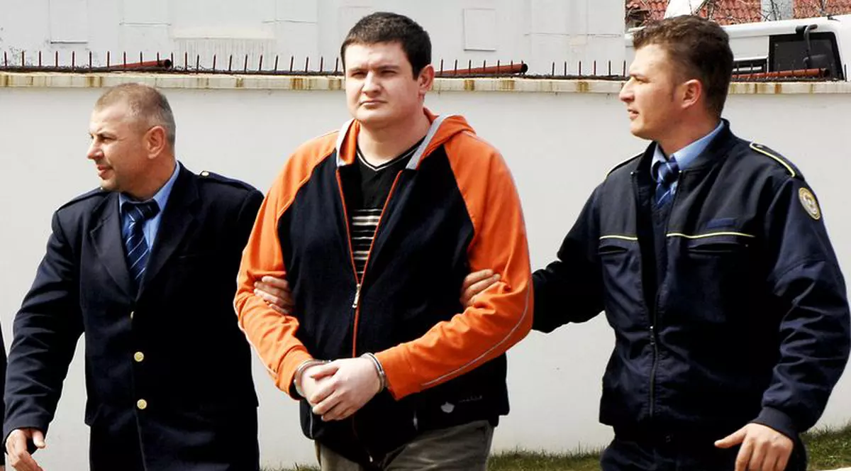 Ucigaşul celor două tinere din Braşov, strangulat în penitenciar