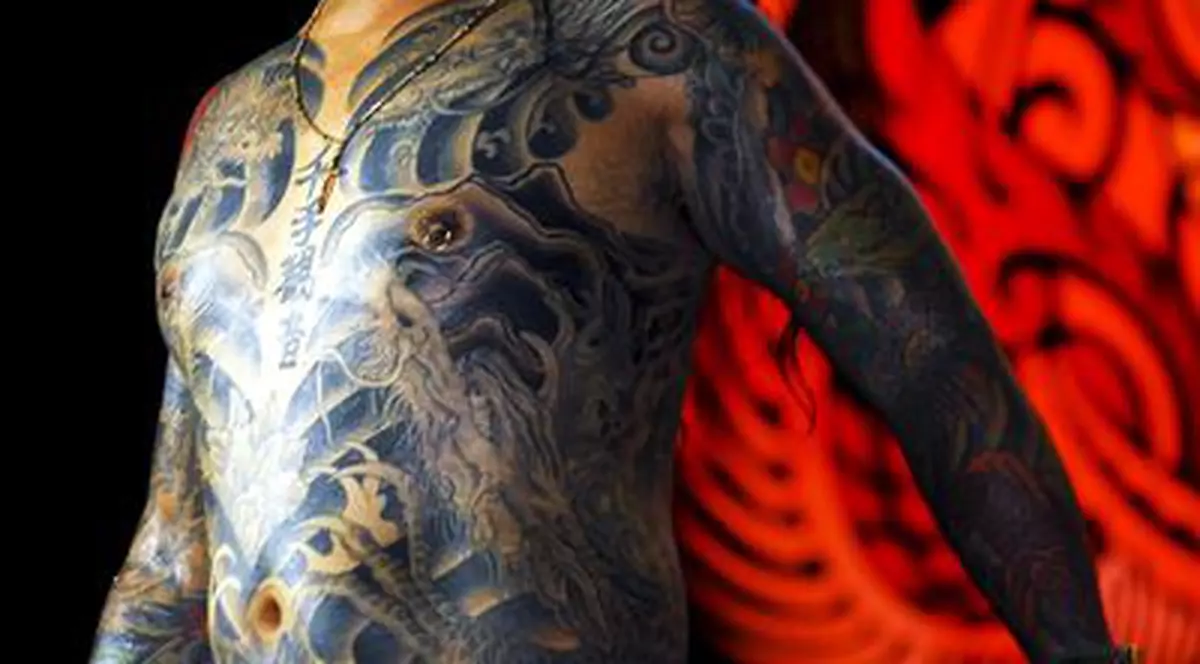 Îşi va dona pielea tatuată unei galerii de artă