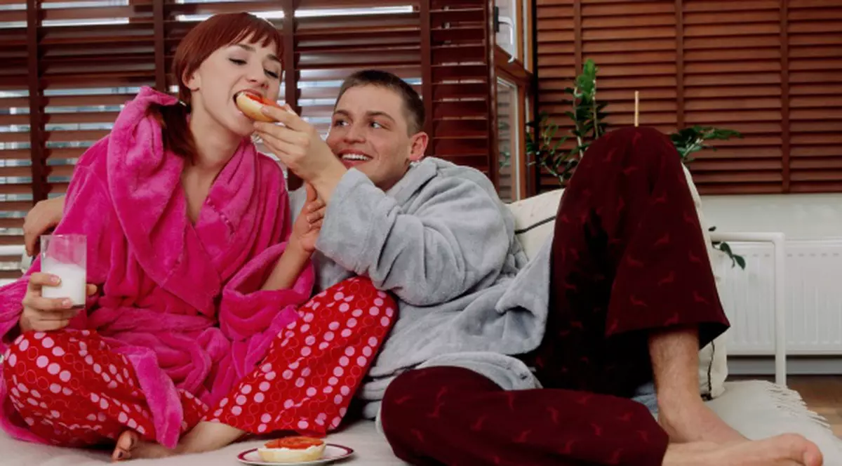 Dacă se mută împreună, ea se îngraşă, el e mai sănătos