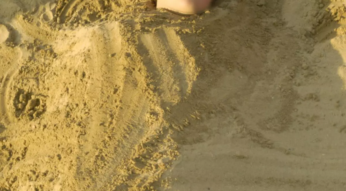 Cadavrul unui băieţel, îngropat în părculeţ