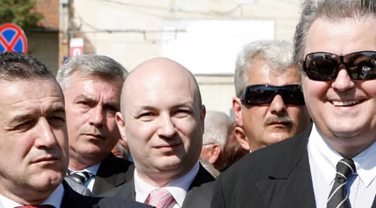 "Cu Becali şi Vadim în PE, România pierde două locuri"