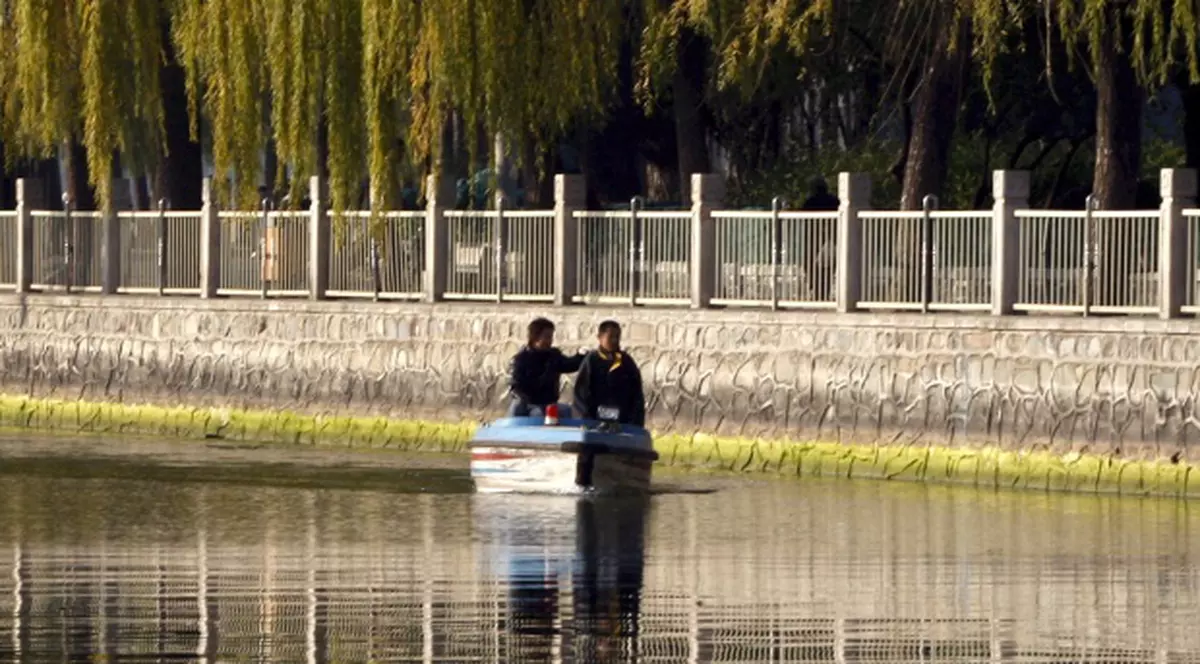 Un tânăr a murit înecat în lacul din parcul Tineretului