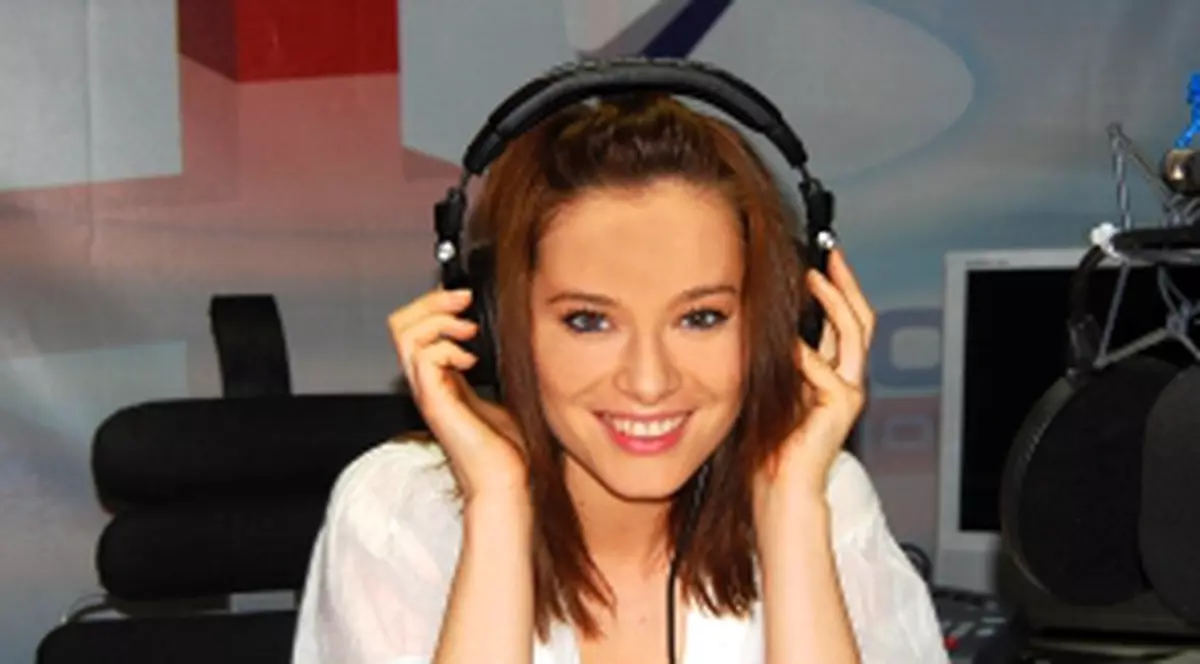 Laura Cosoi face topul la Radio InfoPro!