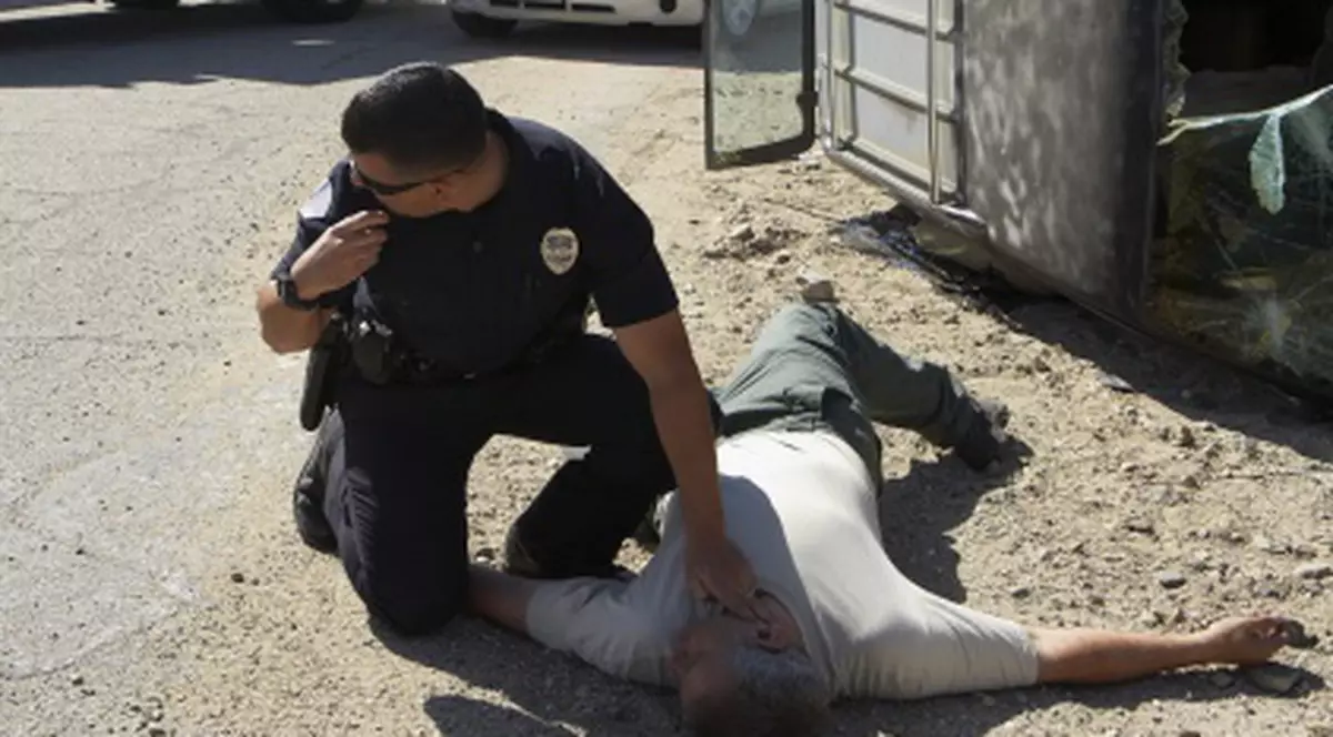 A fost decapitat de un poliţist beat