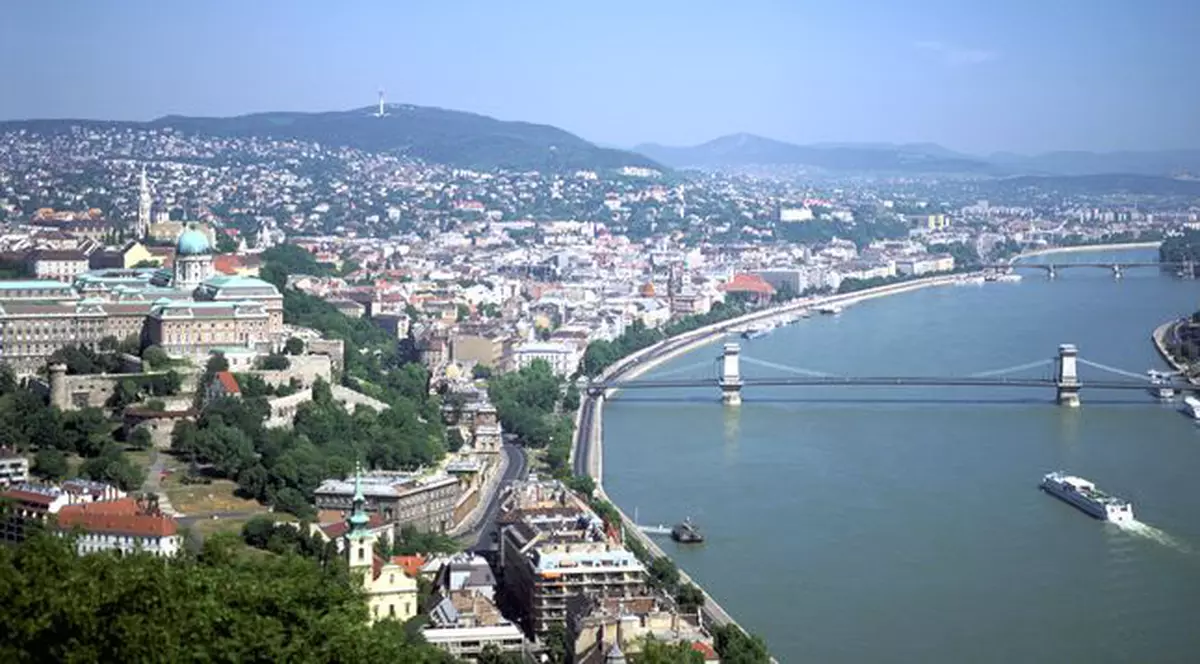 Un milion de britanici confundă Budapesta cu Bucureştiul
