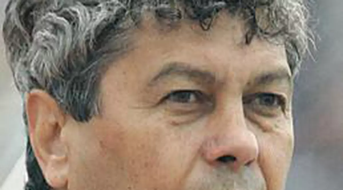 Mircea Lucescu şi Raţ, cu un pas în finală