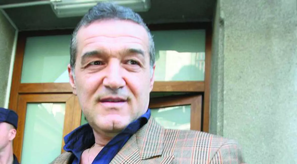 "Vând tot, în afară de casă şi de curte"