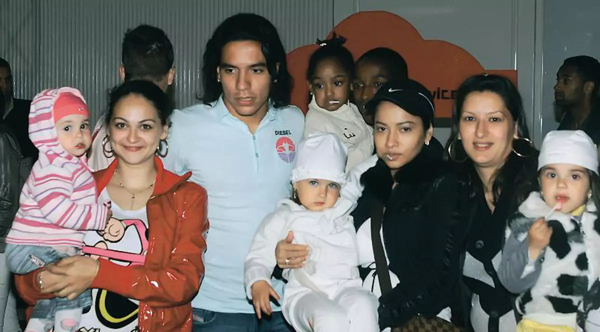 Steliştii, între fotbal şi circ