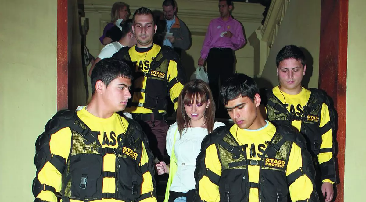 La divorţ, cu 4 bodyguarzi