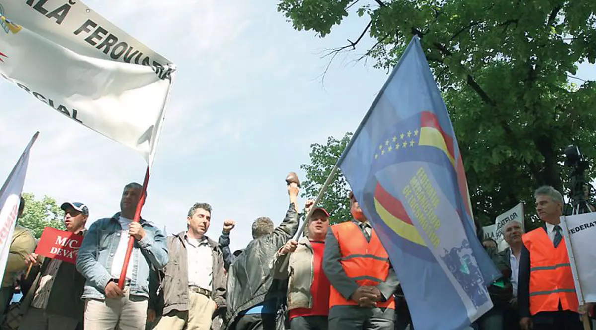 10.000 de oameni ies în stradă