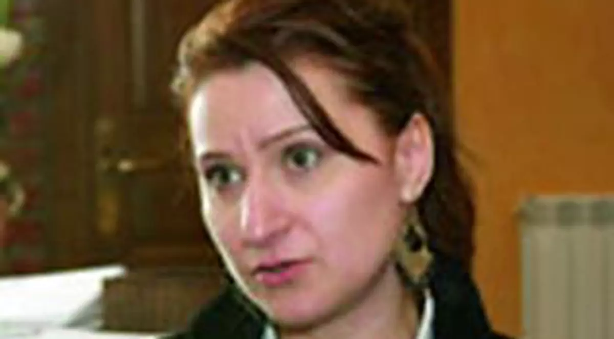 Senatoarea Plăcintă vrea să-i facă haine şi preşedintelui Băsescu